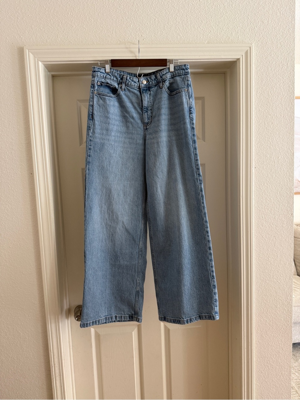 Light Blue Wide-Leg Women's Jeans with High Rise